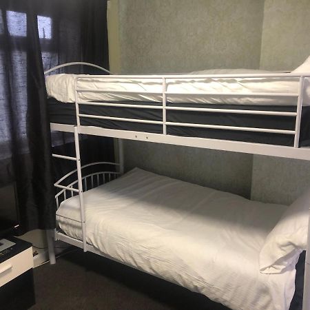Ultimate Family Guest House Blackpool Bagian luar foto