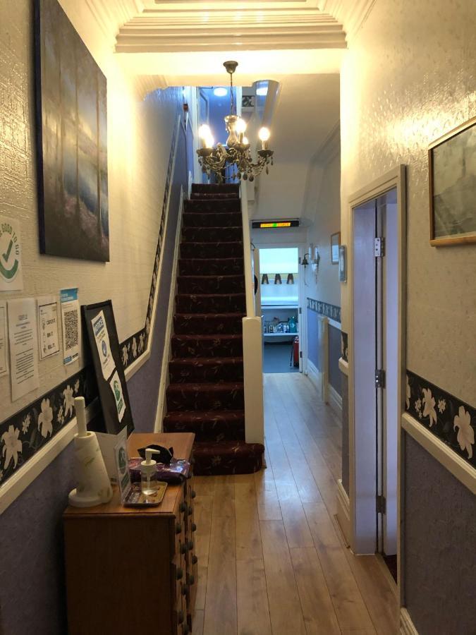 Ultimate Family Guest House Blackpool Bagian luar foto