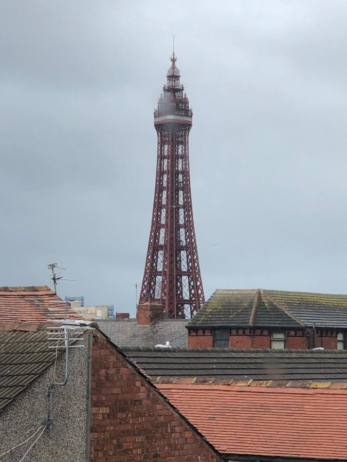 Ultimate Family Guest House Blackpool Bagian luar foto