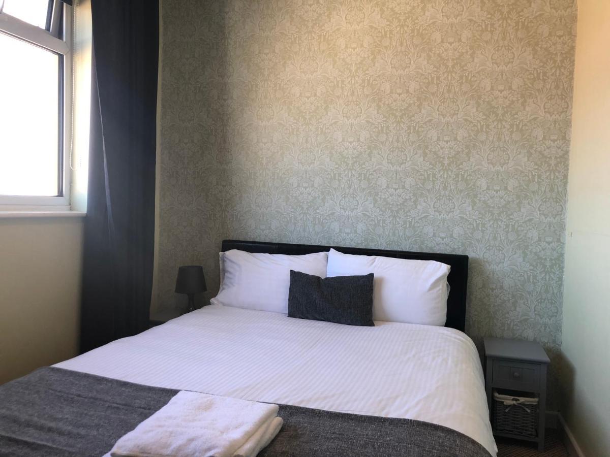Ultimate Family Guest House Blackpool Bagian luar foto