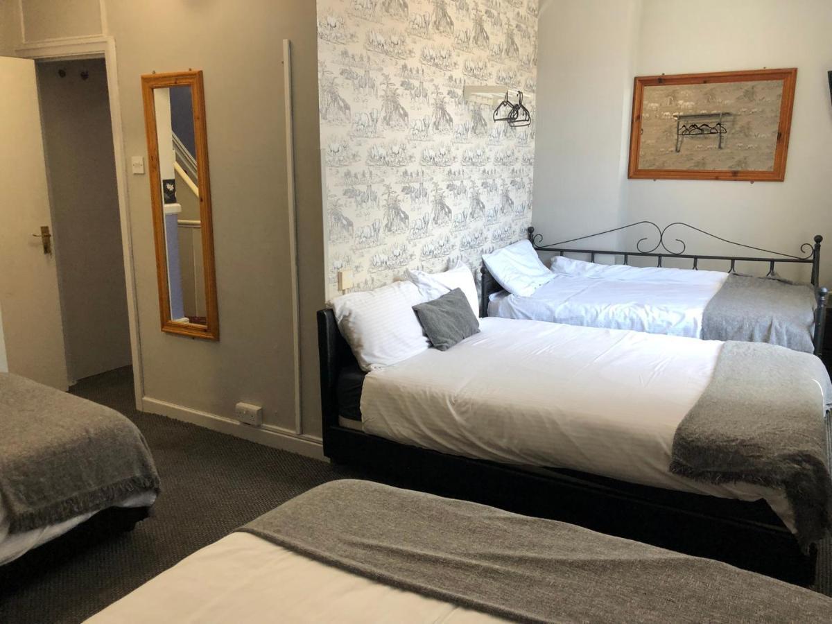 Ultimate Family Guest House Blackpool Bagian luar foto