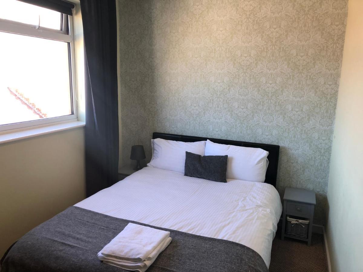 Ultimate Family Guest House Blackpool Bagian luar foto