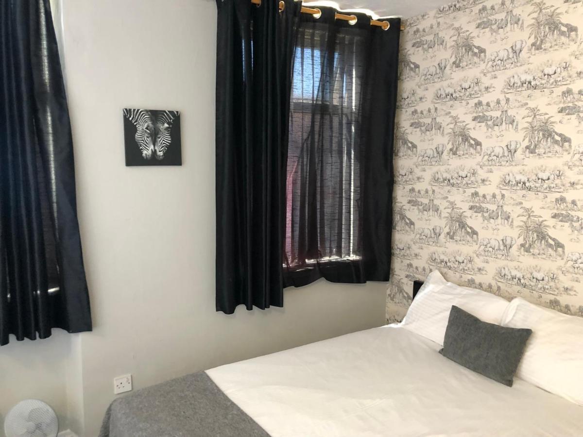 Ultimate Family Guest House Blackpool Bagian luar foto