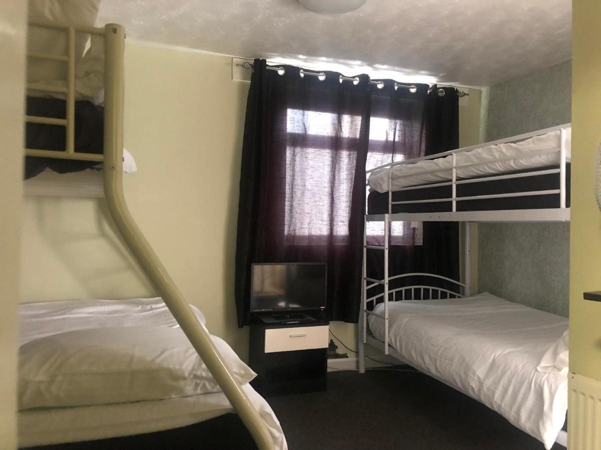 Ultimate Family Guest House Blackpool Bagian luar foto